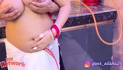 Bhabhi Ne Bulaya Sabzi Waale Ko Gharpe aur phir Ghapa-gap-ghapa-gap...