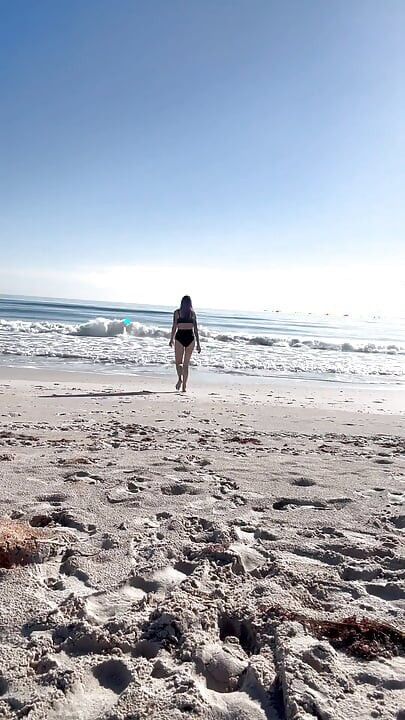 Dag på stranden med 67 gudinna