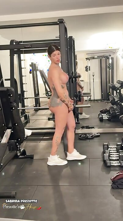 The Hottie Showing off Her Workout Skills, Being Sensual at the Gym.