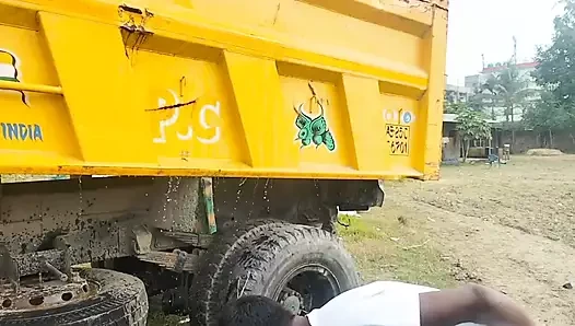 Desi Village Bhabhi His Husbend Is Not Home Sex with Driver