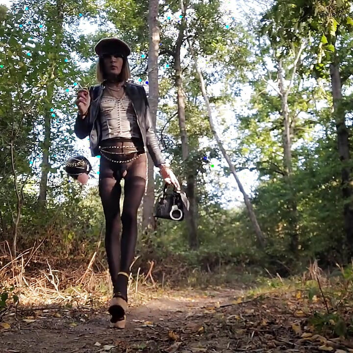 The Call of the🌲Forest for The Exhibition of a Prostitute at La Faisanderie⁹¹ Rencontre Cokiine & iNsolite. VaneSsaBiTCHx PariSChienneTrvprod91