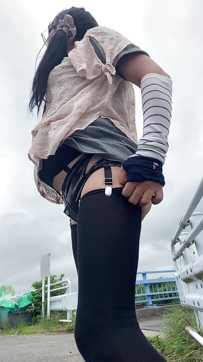 No258 Exhibitionist Walk in Gap-Leg Pants