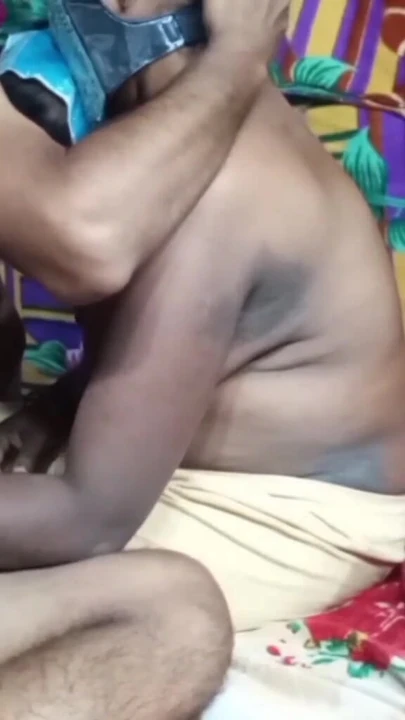 Moment émotionnel de « Bhabhi Daver Fecking on Badroom (your shona) »