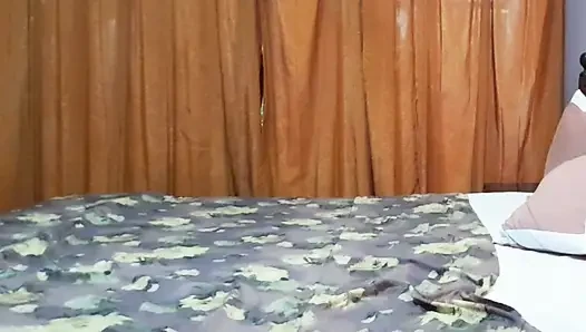 Ateşli zenci şanslı adam üvey anneyle buluşuyor (Bokep Endonezya)sikiş amcığını parçalıyor bölüm 01