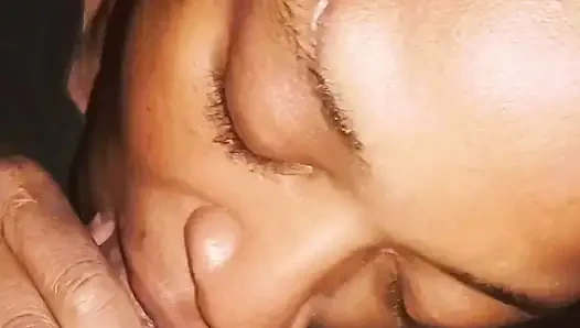 Осушаю мои яйца в ее глотку, пока там не опустела!!