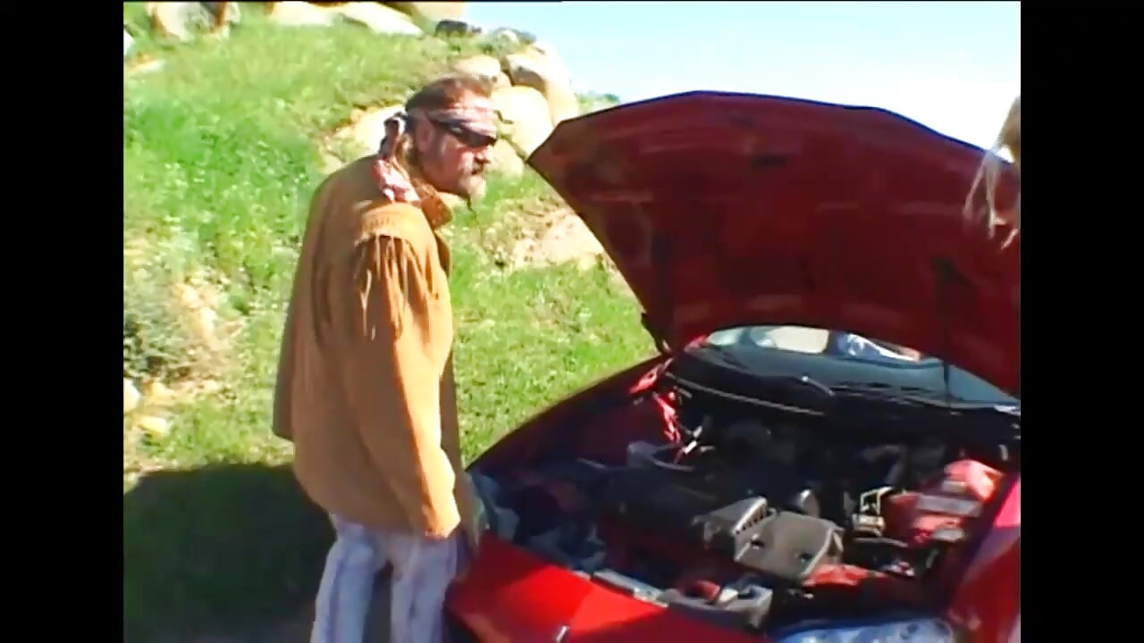 큰 자지로 후장 따먹고 입에 사정하는 아름다운 젊은 양성애자 두 명