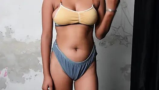 Okul arkadaşım beni odasına davet etti ve beni sert sikti.