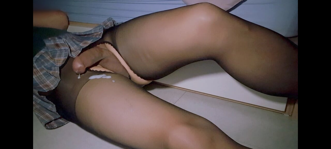Mich mit meinem eigenen sperma vollgespritzt! Ich benutzte mein eigenes Sperma als Gleitmittel für einen anal vibrierenden dildo.