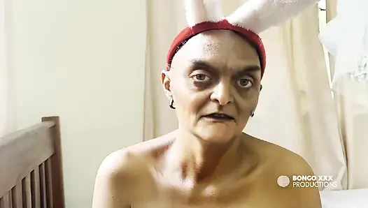 Nenek mesum ini ngentot pantat nenek ini pakai kelinci natalnya kayak baju , jadi aku bisa ngentot pantatnya -[ai-generated]