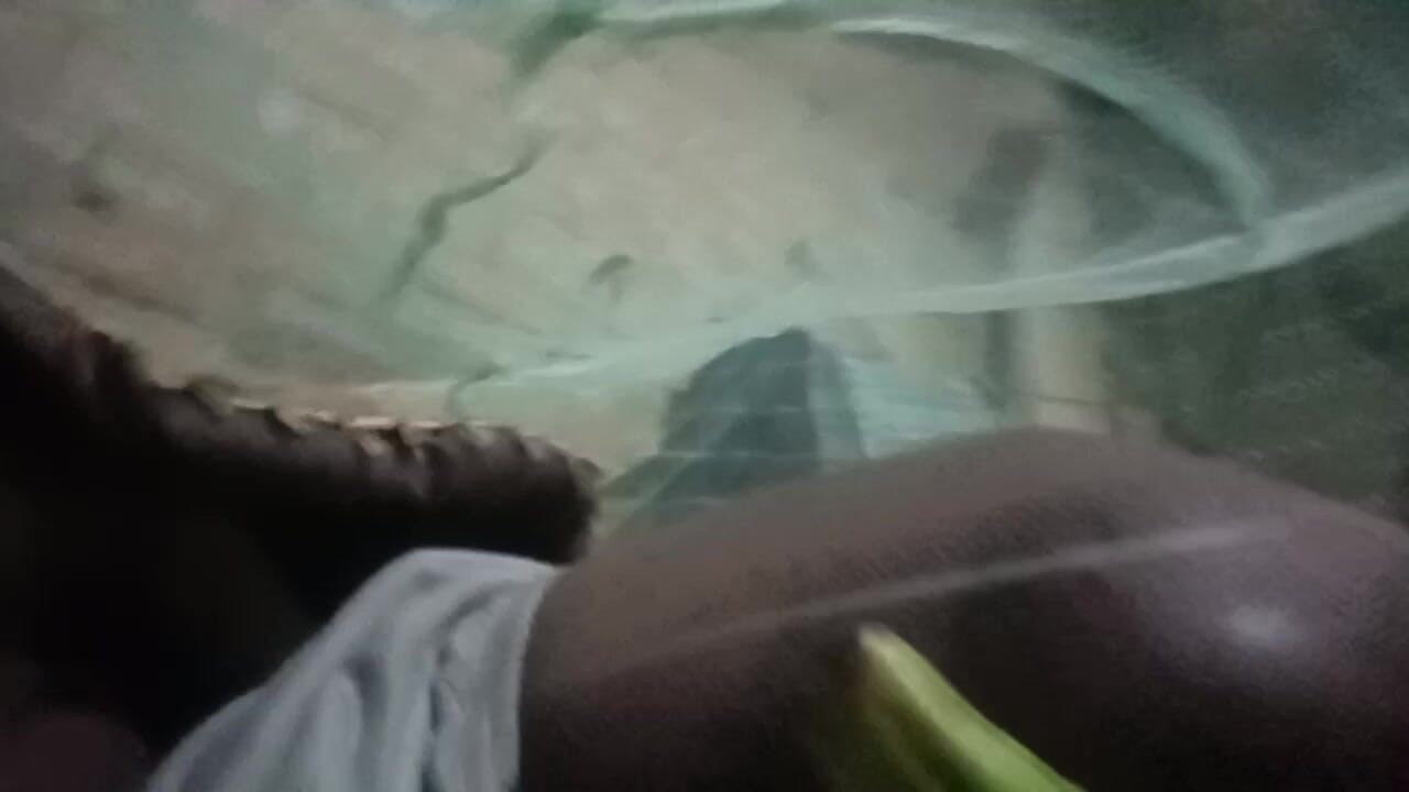 Baigan se gand ki chudai kar raha hu