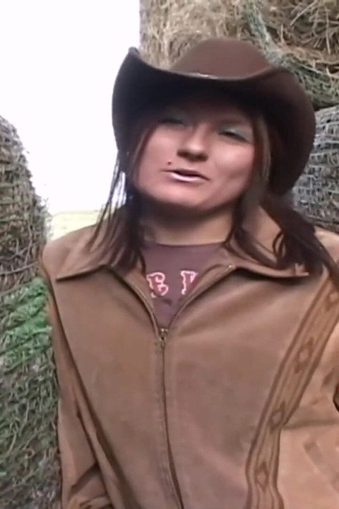 Cwogirl gets naked in the middle of a farm