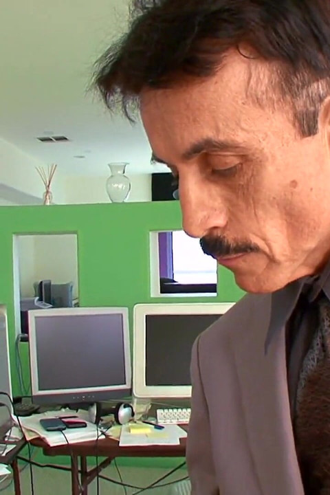 Şanslı olgun yaşlı adam büyük memeli bu mükemmel genç esmeri sikiyor