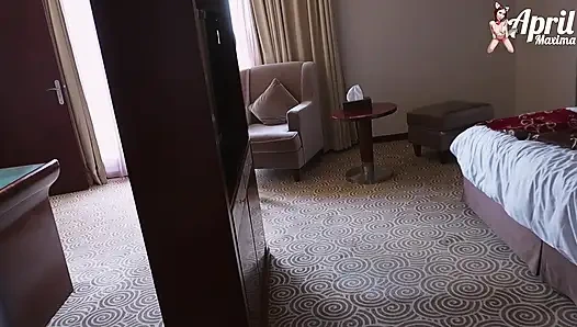 Неверную миниатюрную азиатскую жену двойным проникновением большой черный член, пока мужа нет дома - April Maxima (4K)