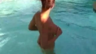 Amateurs Getting Freaky In Their Pool Just To Do Something