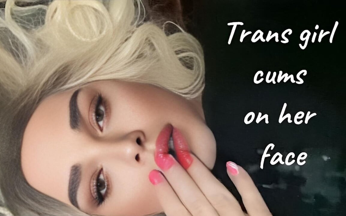 Tran-meisje Sasha Q komt klaar op haar eigen gezicht