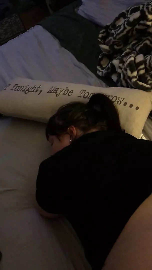 Trudna zgodna žena dobija creampie