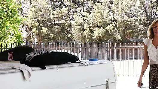 Götümü ve bacaklarımı aç lütfen!