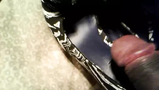 my 1st shoejob.  heels belongs to the friends of the family. i was working on her car