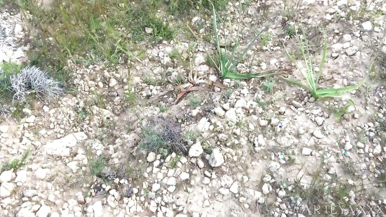 Hete masturbatie in het bos