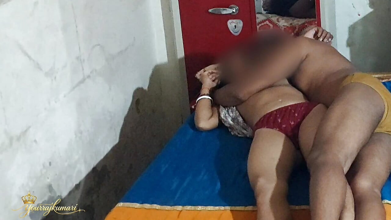 Pela primeira vez, fodi uma garota do interior com cabelos compridos.