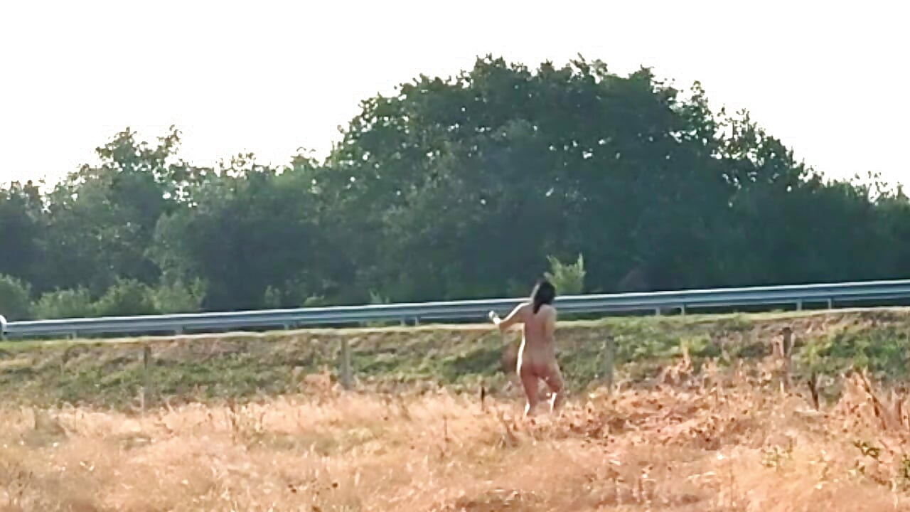 ความอัปยศอดสูของทาสสาว tich - โชว์หีและนมของเธอ