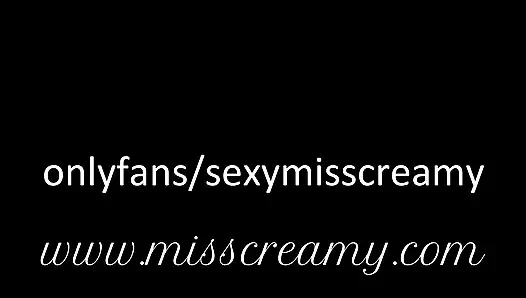 Memamerkan kontolku di depan seorang gadis di kolam renang umum dan membantuku masturbasi - misscreamy