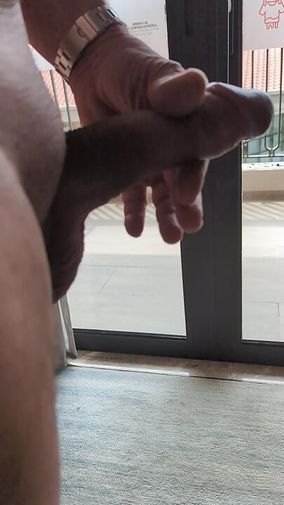 Another hotel window stroke