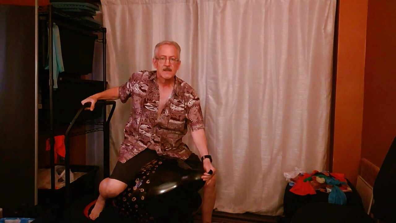 157) Two Sit 2 Pops and Blimp Balloon Hump and Cum