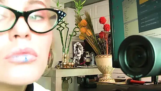 The dark queen experiment