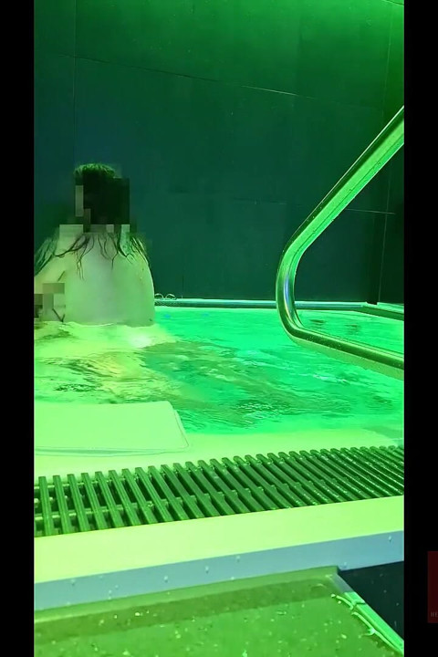 18yo Fan Spotted Me at the Public Spa and Filled Me up in the Hot Tub