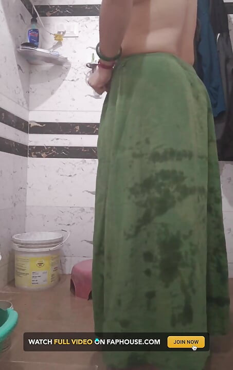 Hot Bath Back Side Priya Bhabi