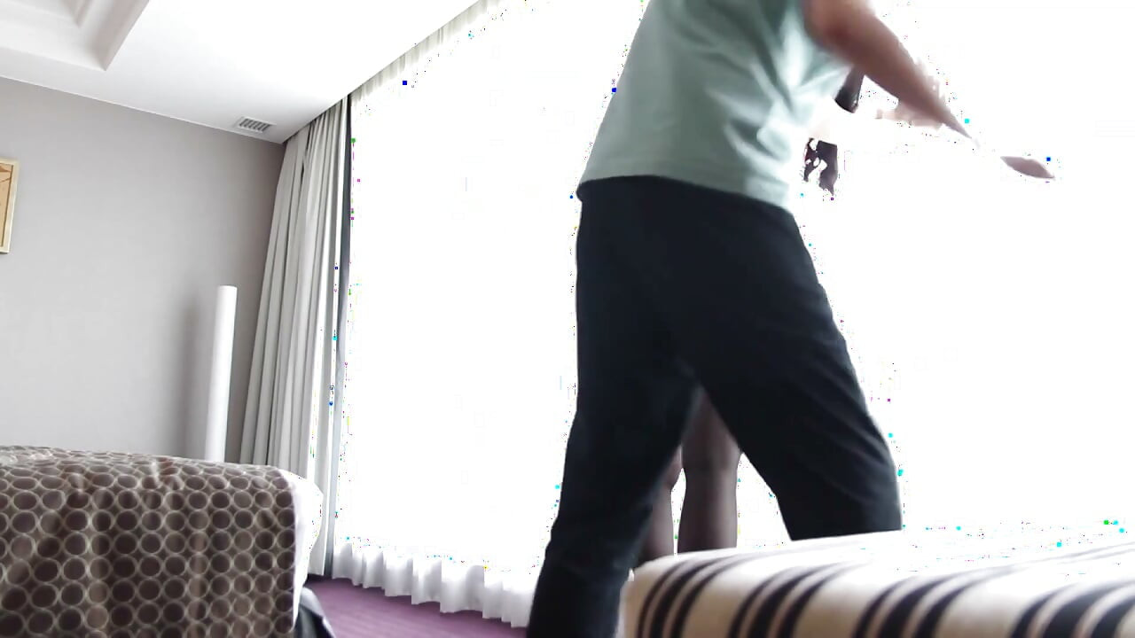 Bodycon influencer, femeie căsătorită și ședință live la hotel - Tomomi