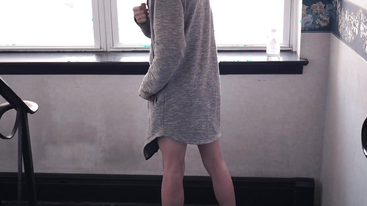 호텔 복도에서 자위하는 거유 - 호텔 복도에서 알몸으로 잡힌 'nj