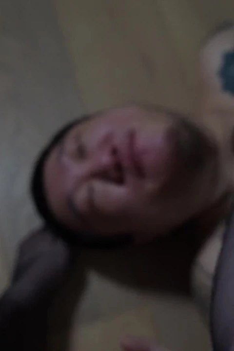 穿着尼龙丝袜, 脚下沉浸于令人窒息的幻想
