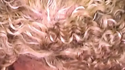 Новенька Нина Ривера делает свой первый рождественский минет