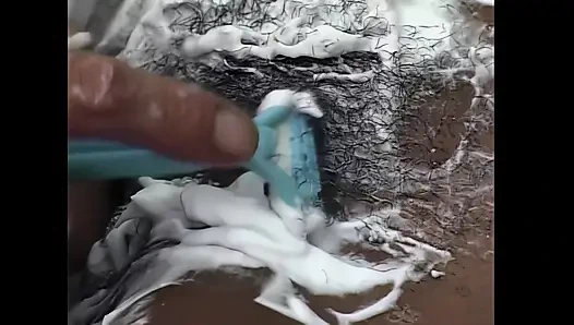 Memek sempit cewek ini dientot habis-habisan sampai mengerang keenakan