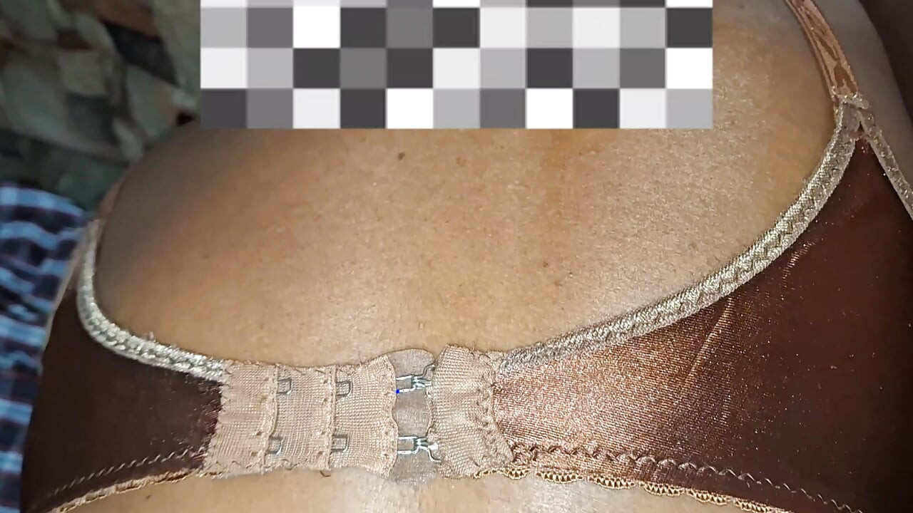 Asiatisk MILF med kæmpe bryster hotteste
