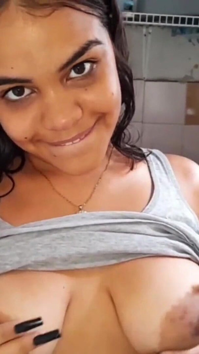 VALENTINAHOT10の汚れた洗濯物が必死の男の子狩りに変わる | クリップ 1