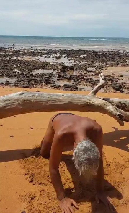 Ladysilva în chiloți pe plajă 🌴