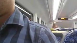 Pareja en tren teniendo sexo :-)
