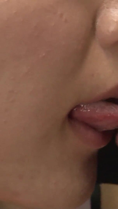 Captivating moment from "Rasierte Asiatisches Teen bekommt Oelpackung und Dreier"