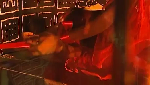 Ateşli esmerle şehvetli ağda oyunu