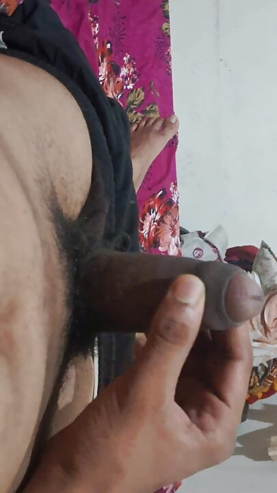 Bhai apni sauteli  Bahan ko dekh kar hastmathun karta hua