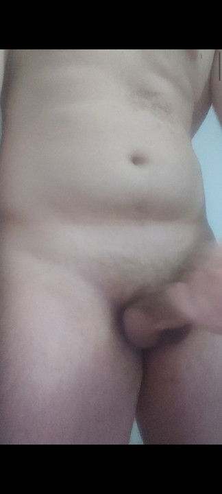 ITALIAN MAN MASTURBATING