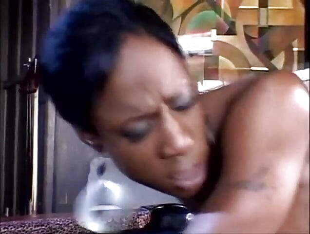 Büyük siyah yarak emiyor siyah minyon amcık yalıyor amcık sikişi... ağzına boşalma