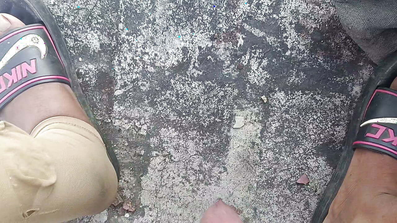 Felmentem a ház tetejére, hogy kieresszem a farkamból a tejet