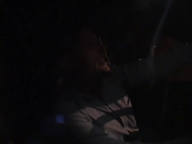 Garanhão pega uma prostituta curvilínea na rua e a leva para casa para foder