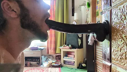 Kirli ıslak dildo gırtlağına kadar alıyor 3