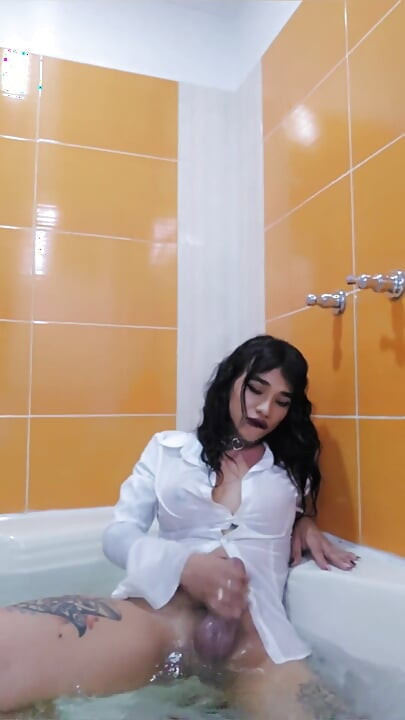 Hraní si s mým velkým tvrdým penisem ve vaně