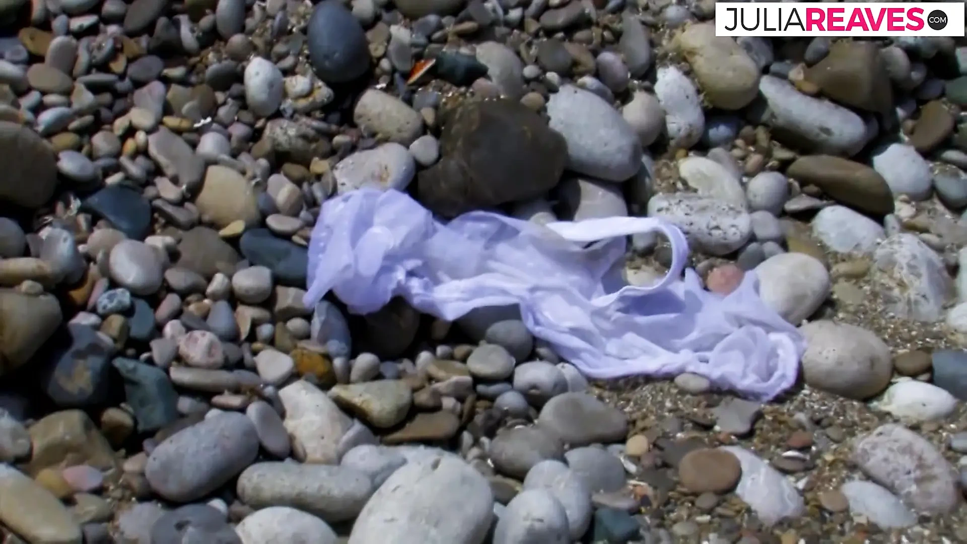 Fucking on the beach by the sea is the hottest thing